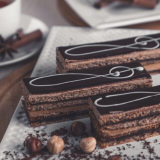 كيكة الشوكلاتة chocolate cake