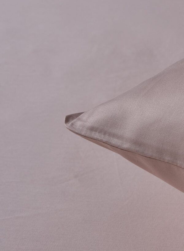 إيست من نون Fitted Bedsheet Set Queen Size 100% Cotton Premium Quality 500 TC Everyday Use Breathable And Soft, With 1 Bed Sheet 200X200 Cm + 25cm And 2 Pillow Cases 50X75 Cm – Beige Beige 150 x 200 + 25cm