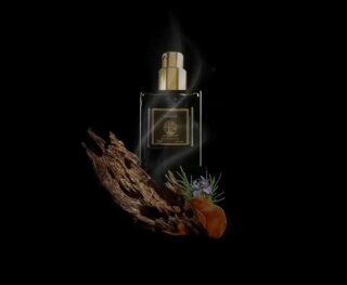 عطر لوفانا برائحة مميزة يعطي العود العميق للعطر طابعًا قويًا وجذابًا، بينما يضيف اكليل الجيل النعناعي المنعش لمسة من الحيوية والانتعاش عطر لوفانا 70 مل