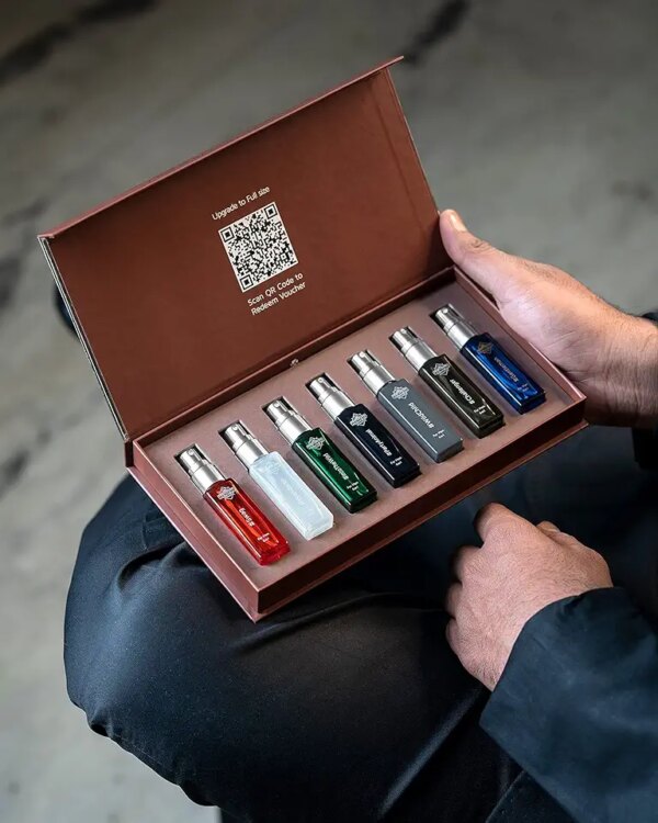 مجموعة هدايا عطر كاملة للرجال من بيرفيومرز كلوب | او دي بارفان 7 × 8 مل | قابلة لاعادة التعبئة | مناسبة للجيب | زيت 18% يدوم طويلا