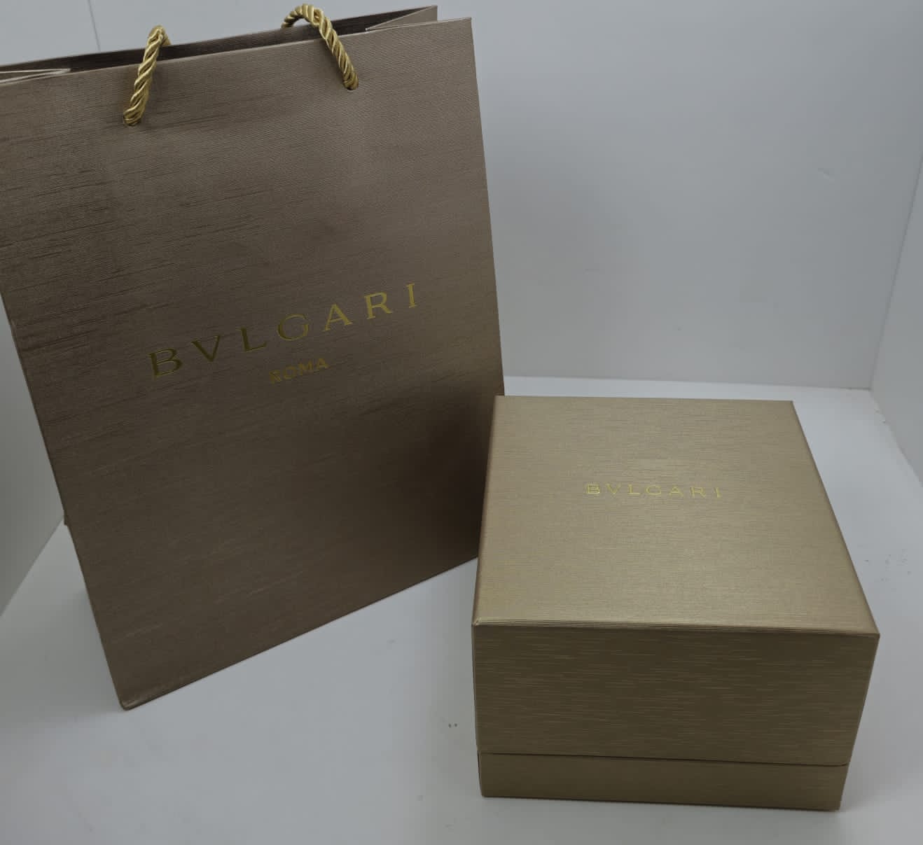 علبه بلقاري الاصلي مع الملحقات الماركه الاصليه وتس0558054211 2 علبه بلقاري الاصلي مع الملحقات الماركه الاصليه وتس0558054211 - الصورة 2